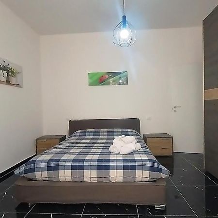 Tra Centro E Mare - Intero Appartamento Con Parcheggio Savona Esterno foto