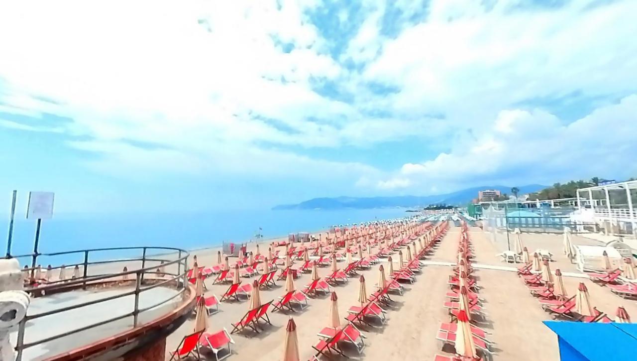 Tra Centro E Mare - Intero Appartamento Con Parcheggio Savona Esterno foto