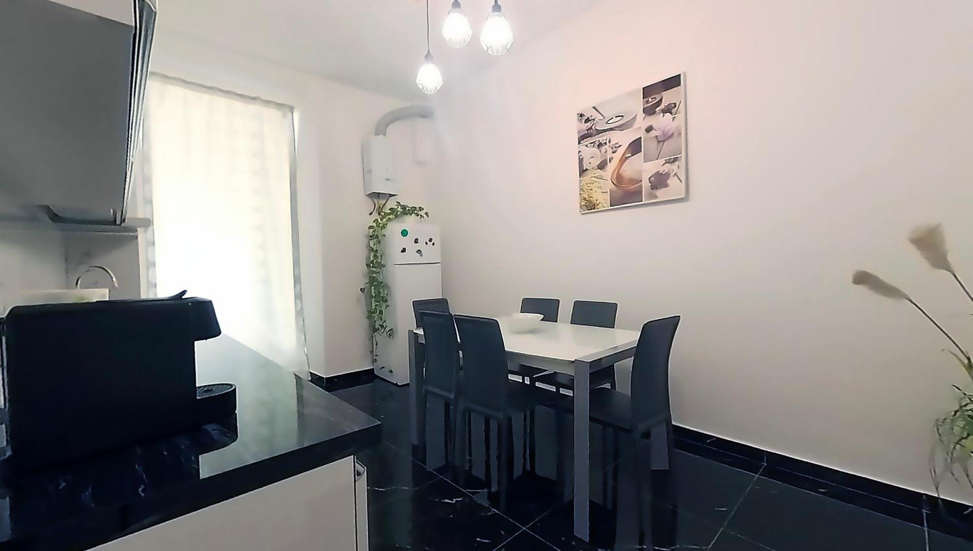 Tra Centro E Mare - Intero Appartamento Con Parcheggio Savona Esterno foto