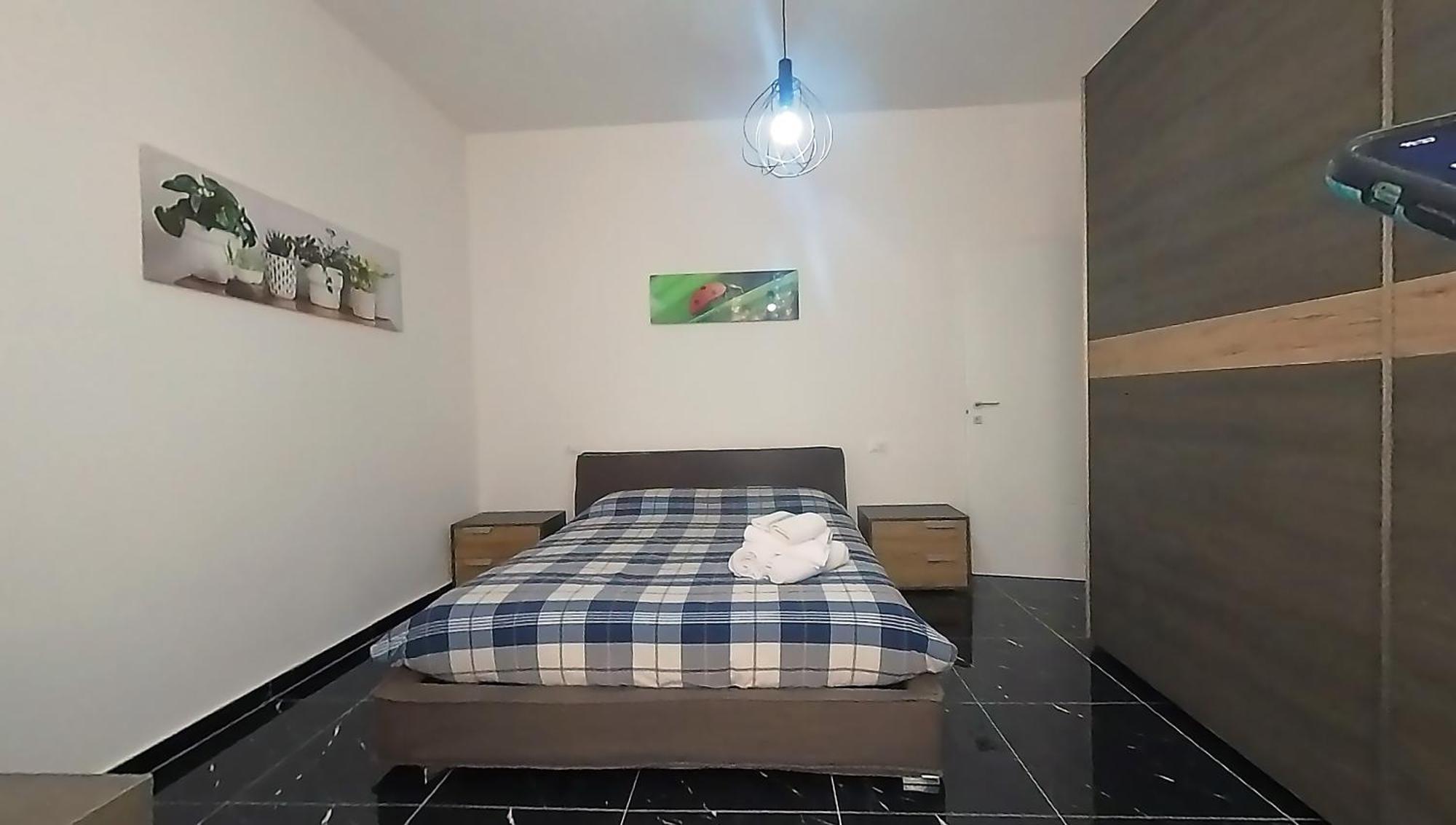 Tra Centro E Mare - Intero Appartamento Con Parcheggio Savona Esterno foto