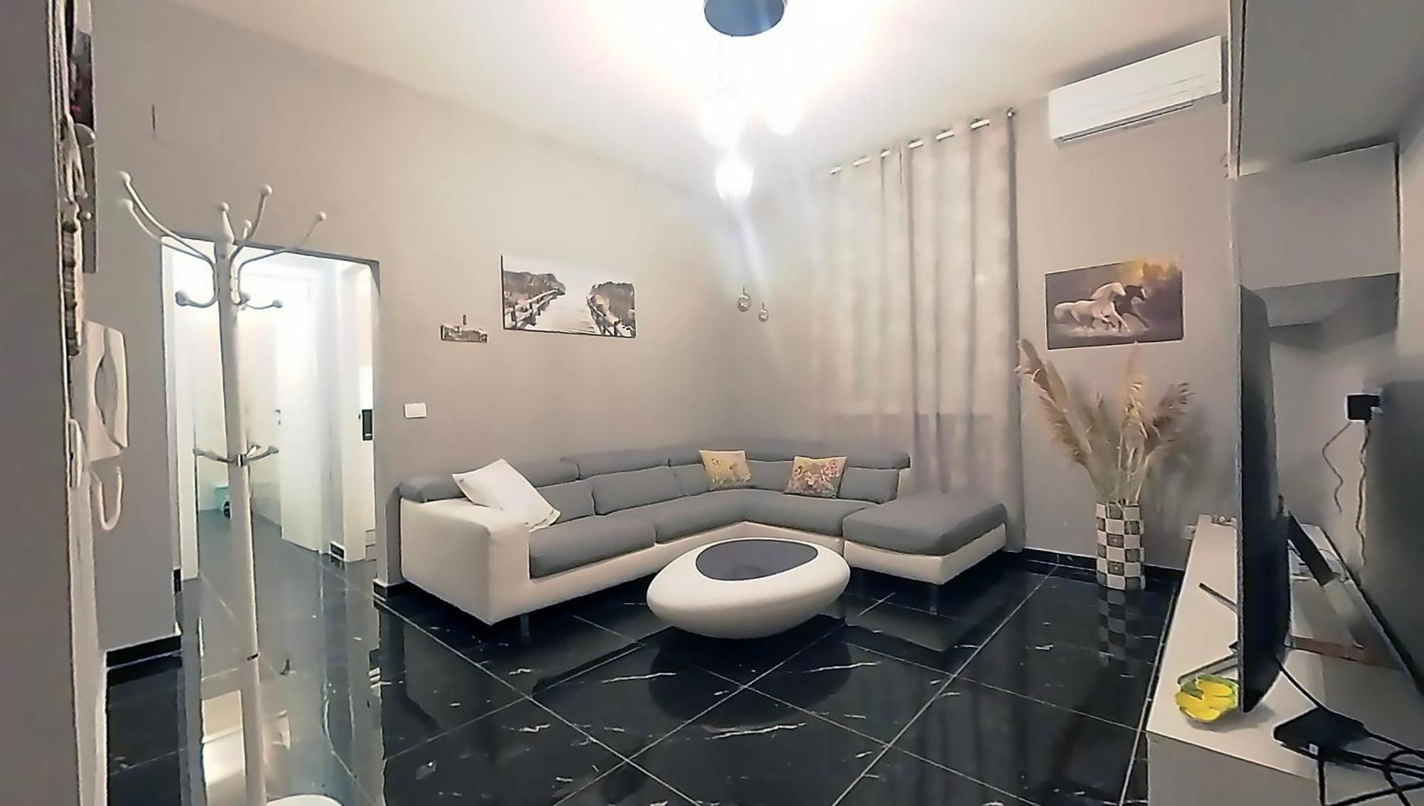 Tra Centro E Mare - Intero Appartamento Con Parcheggio Savona Esterno foto